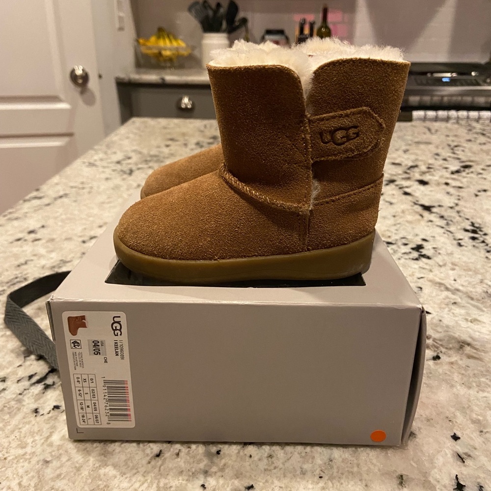 Baby Uggs Size 4/5